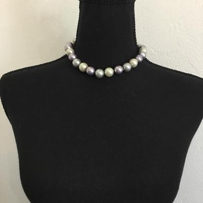 Vintage chunky Faux , pearl choker style necklace