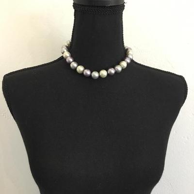 Vintage chunky Faux , pearl choker style necklace