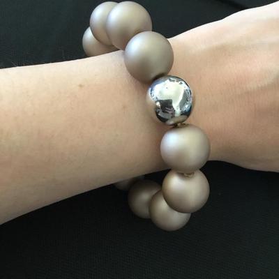 Large, chunky warm, toned bead stretch bracelet
