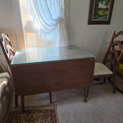 Drop leaf table