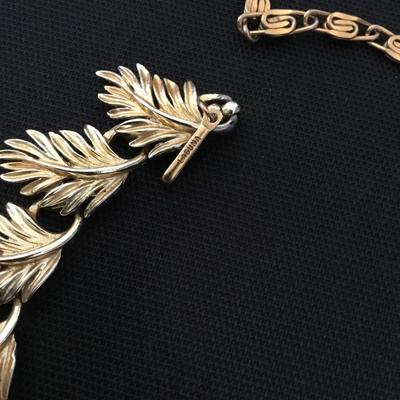 Beautiful vintage, Laguna Leaf collar fashion necklace