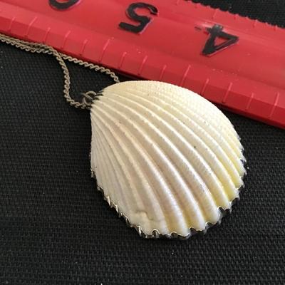 Vintage Shell Pearl Necklace