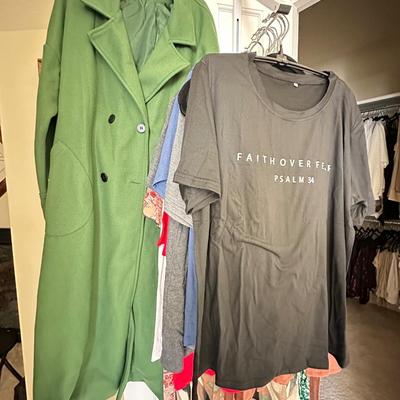 Women's Clothing - New - (We unboxed) Xl - 2XL t-shirts, dresses, long coat