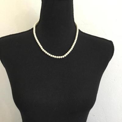 Vintage, elegant faux , pearl necklace