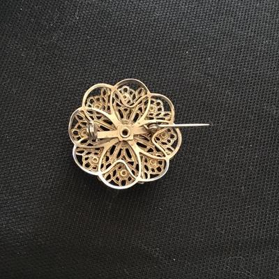 Very nice Gold tone and rhinestone brooch