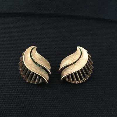Vintage Trifari clip on earrings