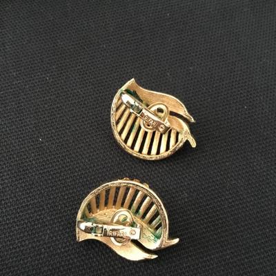 Vintage Trifari clip on earrings