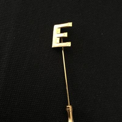 Vintage, gold tone E pin