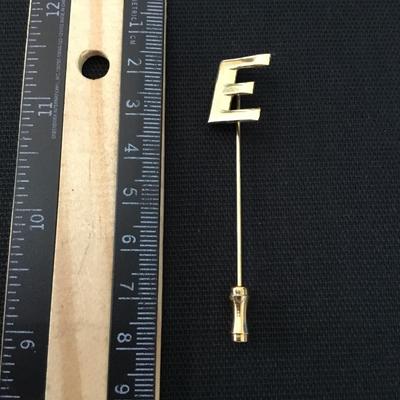 Vintage, gold tone E pin