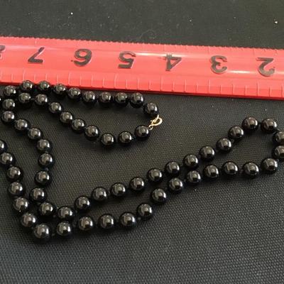 Beautiful Knotted Black Beaded Necklace 14 KT Gold Glasp