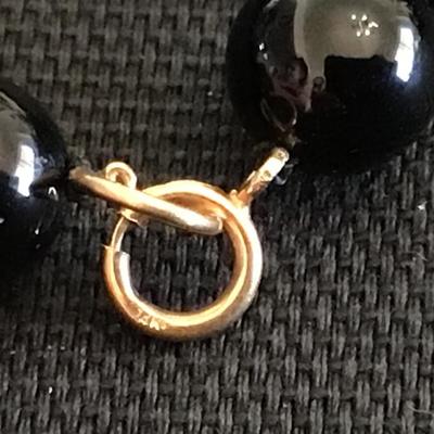 Beautiful Knotted Black Beaded Necklace 14 KT Gold Glasp