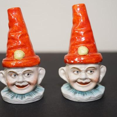 UNUSUAL POPULAR!! CLOWN FACE W/ ORANGE TALL HATS SALT AND PEPPER SHAKERS GERMAN