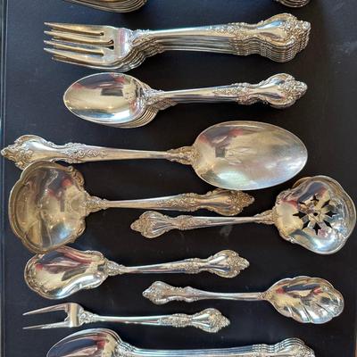 Lunt Sterling Service for 8 plus extras 9 knives not in photo