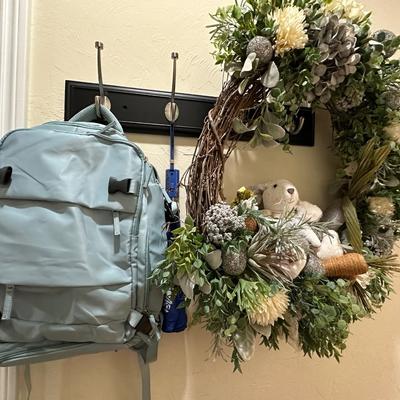 Decor - Bag, umbrella & wreath