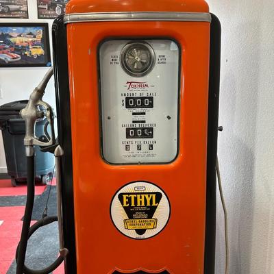 AUTHENTIC RETRO PHILLIPS 66 GAS PUMP WITH GLOBE