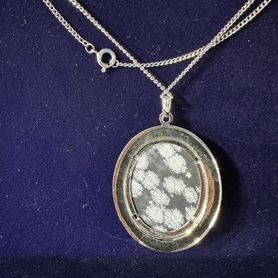 VINTAGE SILVER TONE AGATE BLACK AND GREY STONE NECKLACE AND VINTAGE GOLD TONE AGATE GREY STONE NECKLACE AND EARRINGS