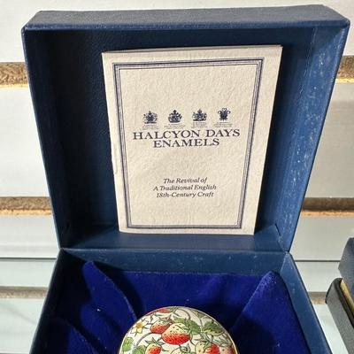 HALCYON DAYS ENAMEL TRINKET BOX