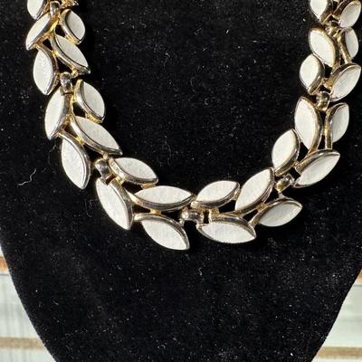 VINTAGE TRIFARI GOLD TONE WHITE ENAMEL LEAF LINK ADJUSTABLE CHOCKER NECKLACE AND VINTAGE CLIP-ON WATER LILY EARRINGS