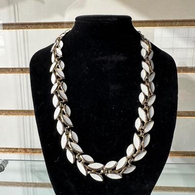 VINTAGE TRIFARI GOLD TONE WHITE ENAMEL LEAF LINK ADJUSTABLE CHOCKER NECKLACE AND VINTAGE CLIP-ON WATER LILY EARRINGS
