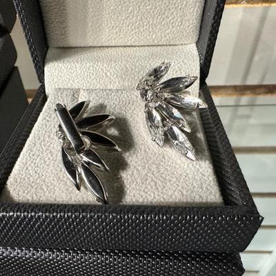 VINTAGE LISNER SILVER TONE TWIST CHOCKER NECKLACE AND RETRO CRYSTAL CLIP-ON EARRINGS