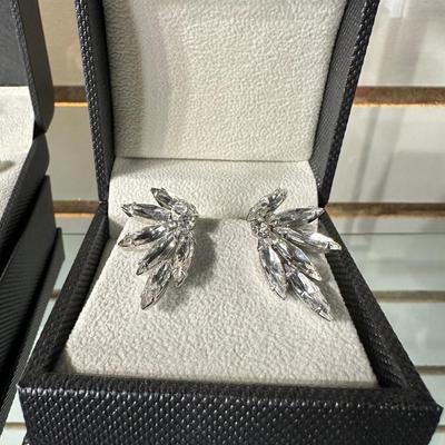 VINTAGE LISNER SILVER TONE TWIST CHOCKER NECKLACE AND RETRO CRYSTAL CLIP-ON EARRINGS