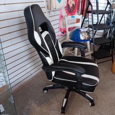 LIKE NEW RECLINING GAMING CHAIR WITH BUILT IN OTTOMAN