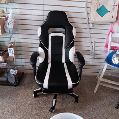 LIKE NEW RECLINING GAMING CHAIR WITH BUILT IN OTTOMAN