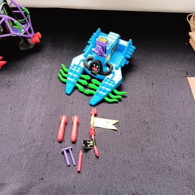 TEENAGE MUTANT NINJA TURTLES "ROCKSTEADY POGO COPTER & FOOTSKI LEECH PATROL