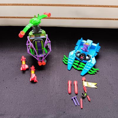 TEENAGE MUTANT NINJA TURTLES "ROCKSTEADY POGO COPTER & FOOTSKI LEECH PATROL