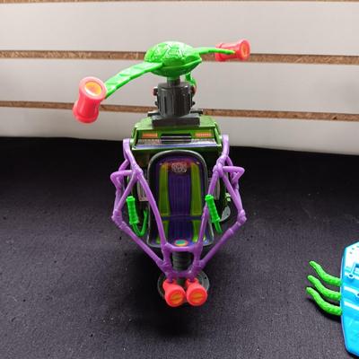 TEENAGE MUTANT NINJA TURTLES "ROCKSTEADY POGO COPTER & FOOTSKI LEECH PATROL