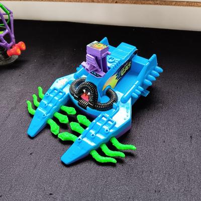 TEENAGE MUTANT NINJA TURTLES "ROCKSTEADY POGO COPTER & FOOTSKI LEECH PATROL
