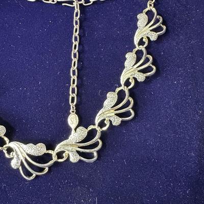 VINTAGE SARAH COVENTRY FROSTED FEATHERS LINK NECKLACE, RETRO ELEGANT RHINESTONE SWEATER CLIP AND ROUND GOLD TONE BROOCH