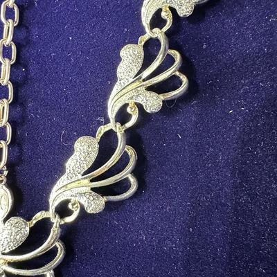 VINTAGE SARAH COVENTRY FROSTED FEATHERS LINK NECKLACE, RETRO ELEGANT RHINESTONE SWEATER CLIP AND ROUND GOLD TONE BROOCH