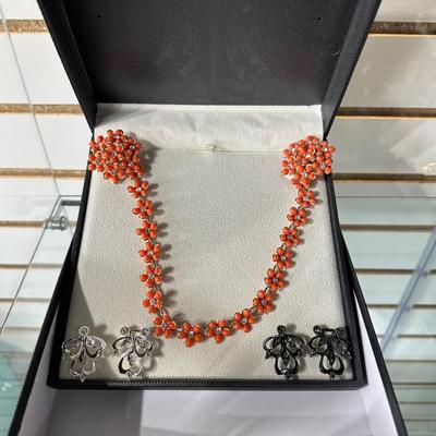 RETRO ORANGE FLORAL EARRING AND NECKLACE SET AND RETRO ELEGANT RHINESTONE SWEATER CLIPS