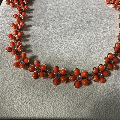 RETRO ORANGE FLORAL EARRING AND NECKLACE SET AND RETRO ELEGANT RHINESTONE SWEATER CLIPS