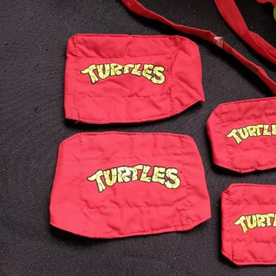 TEENAGE MUTANT NINJA TURTLES MASK, KNEE AND ELBOW PADS PLUS 2 SWORDS