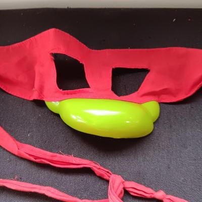 TEENAGE MUTANT NINJA TURTLES MASK, KNEE AND ELBOW PADS PLUS 2 SWORDS