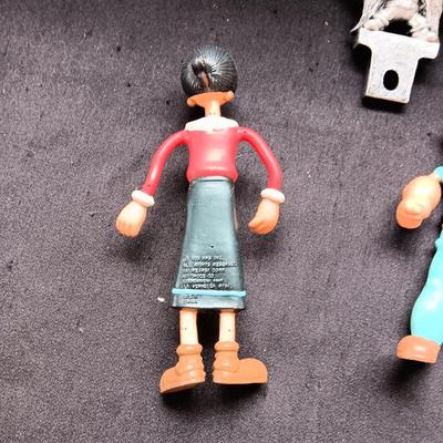 POPEYE AND OLIVE OIL RUBBER FIGURES AND YOSEMITE SAM LICENSE PLATE DECOR