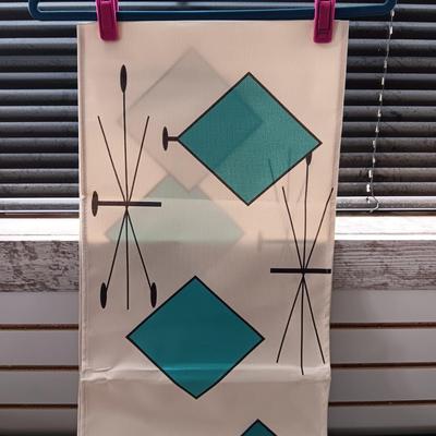RETRO MATERIAL TABLE RUNNER AND METAL WALL DECOR