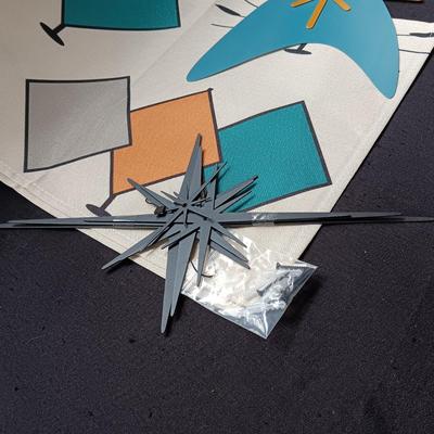 RETRO MATERIAL TABLE RUNNER AND METAL WALL DECOR
