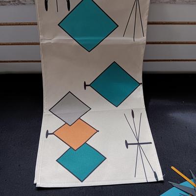 RETRO MATERIAL TABLE RUNNER AND METAL WALL DECOR