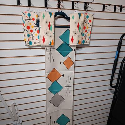 NEW RETRO MATERIAL TABLE RUNNER AND 4 DISH TOWELS