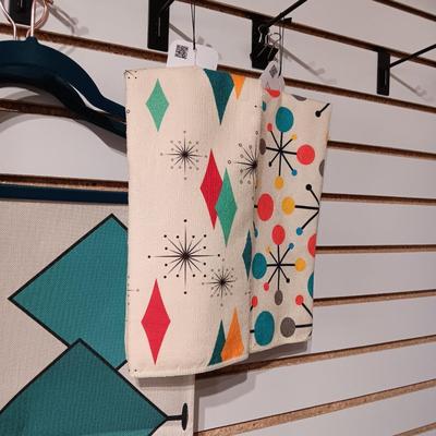 NEW RETRO MATERIAL TABLE RUNNER AND 4 DISH TOWELS