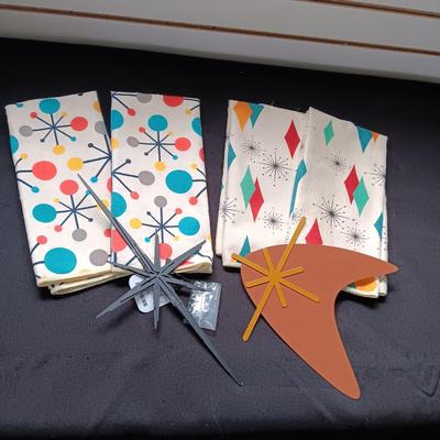NEW 4 RETRO MATERIAL DISH TOWELS AND METAL WALL ART
