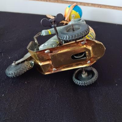VERY CUTE WORKING TIN WIND UP ELEPHANT