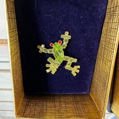 2 FUN BROOCHES