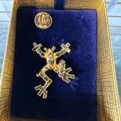 2 FUN BROOCHES