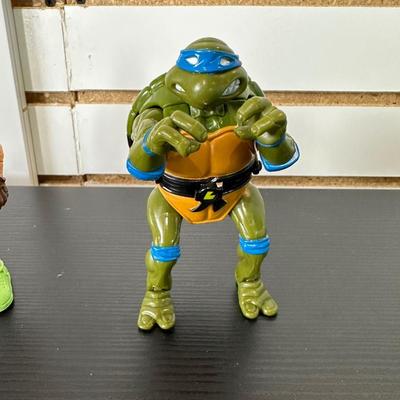 TMNT "LEONARDO" & "CASEY JONES" ACTION FIGURES