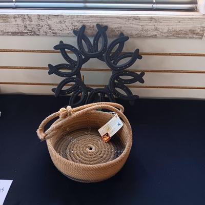 LARIAT ROPE BASKET AND A HORSESHOE WREATH