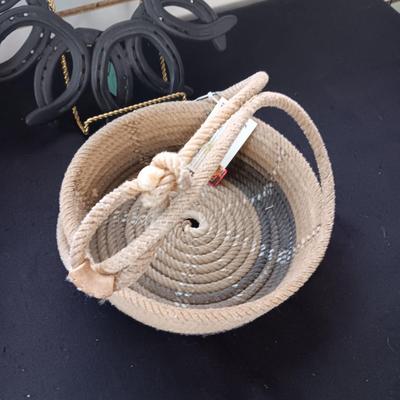 LARIAT ROPE BASKET AND A HORSESHOE WREATH